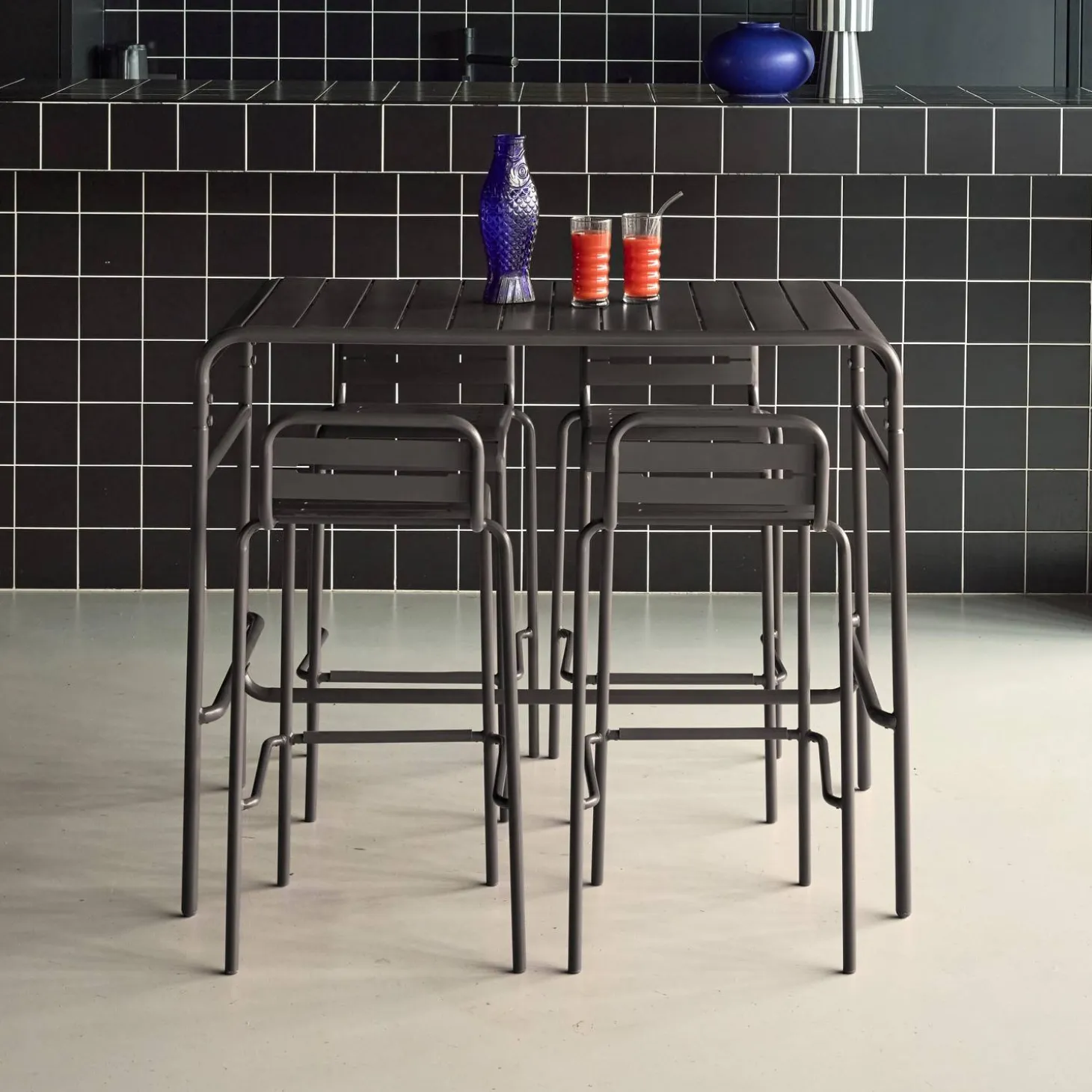 Set mesa alta de jardín tipo bistró de acero con 4 sillas altas de acero, 120cm