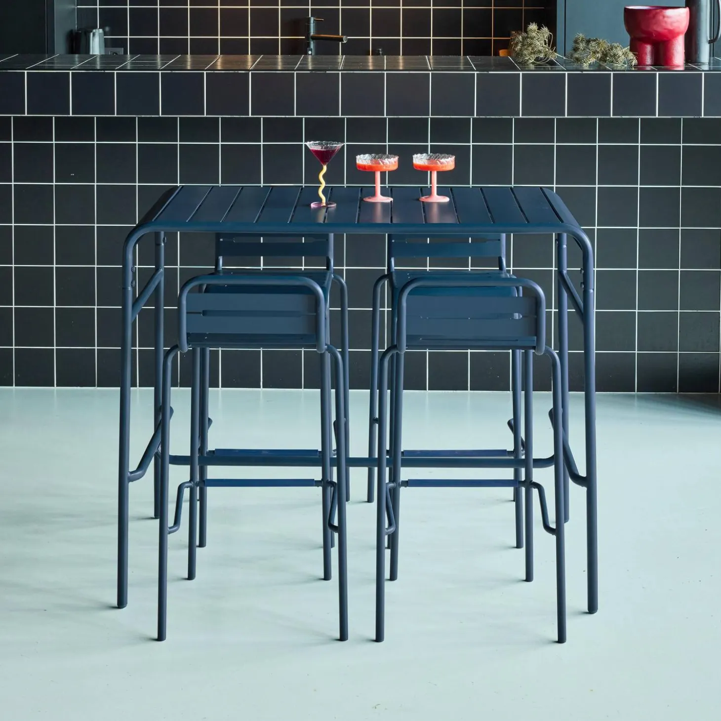 Set mesa alta de jardín tipo bistró de acero con 4 sillas altas de acero, 120cm