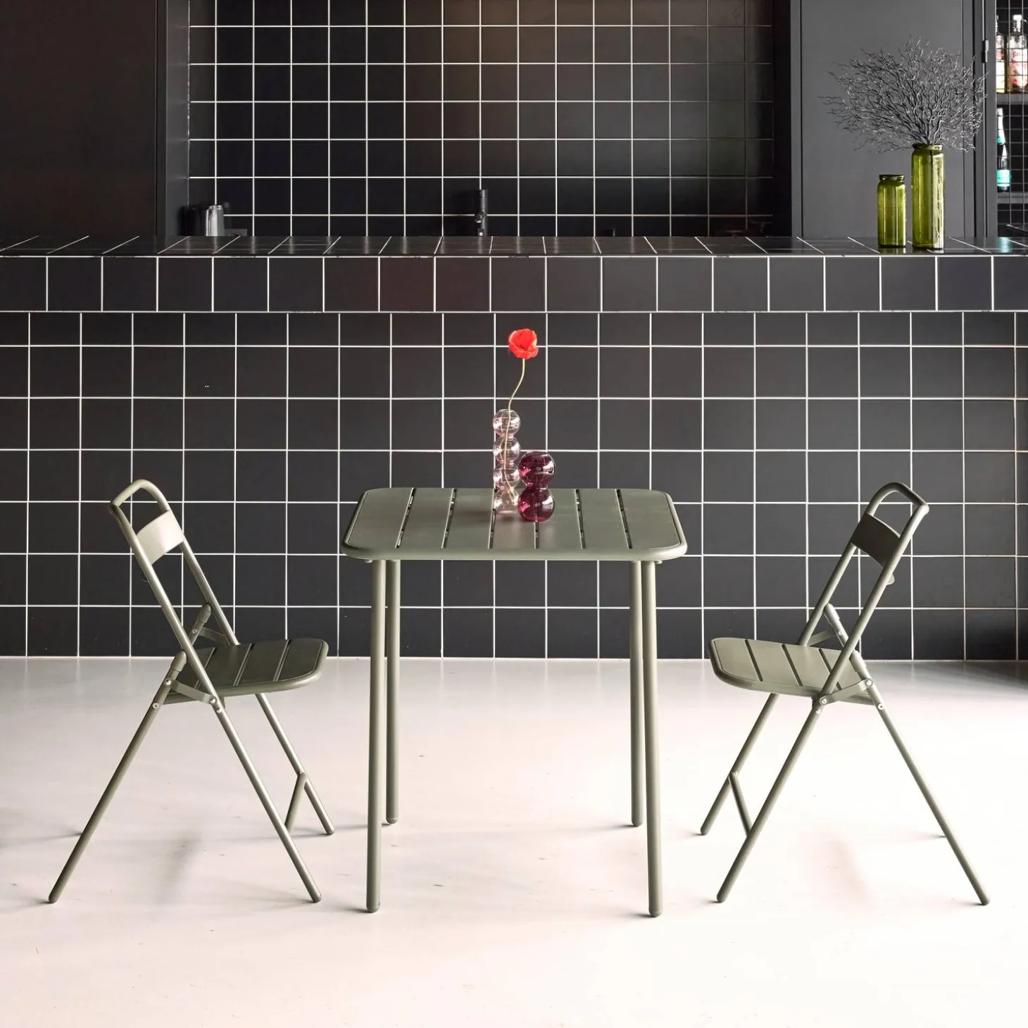 Set mesa de jardín bistró de acero con 2 sillas plegables, 70cm