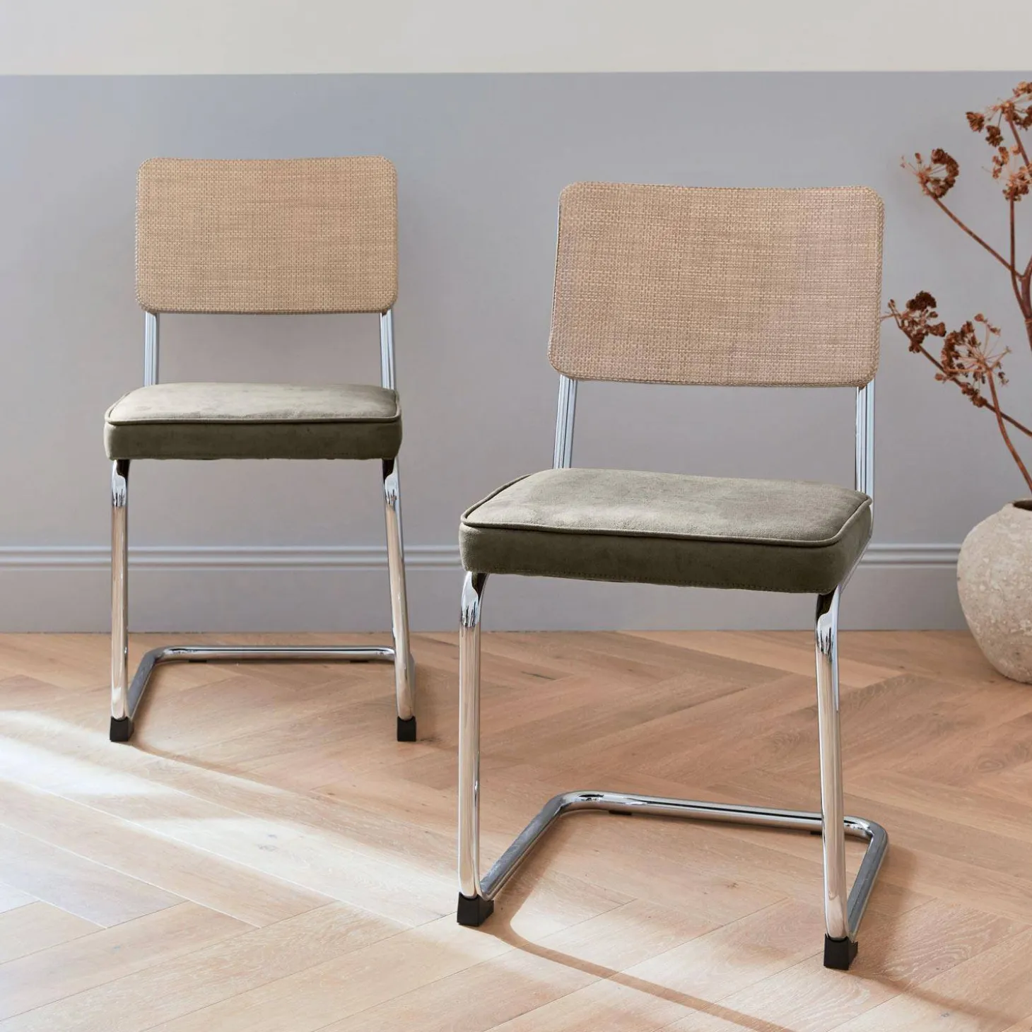 Silla cantilever con respaldo efecto ratán, set de 2