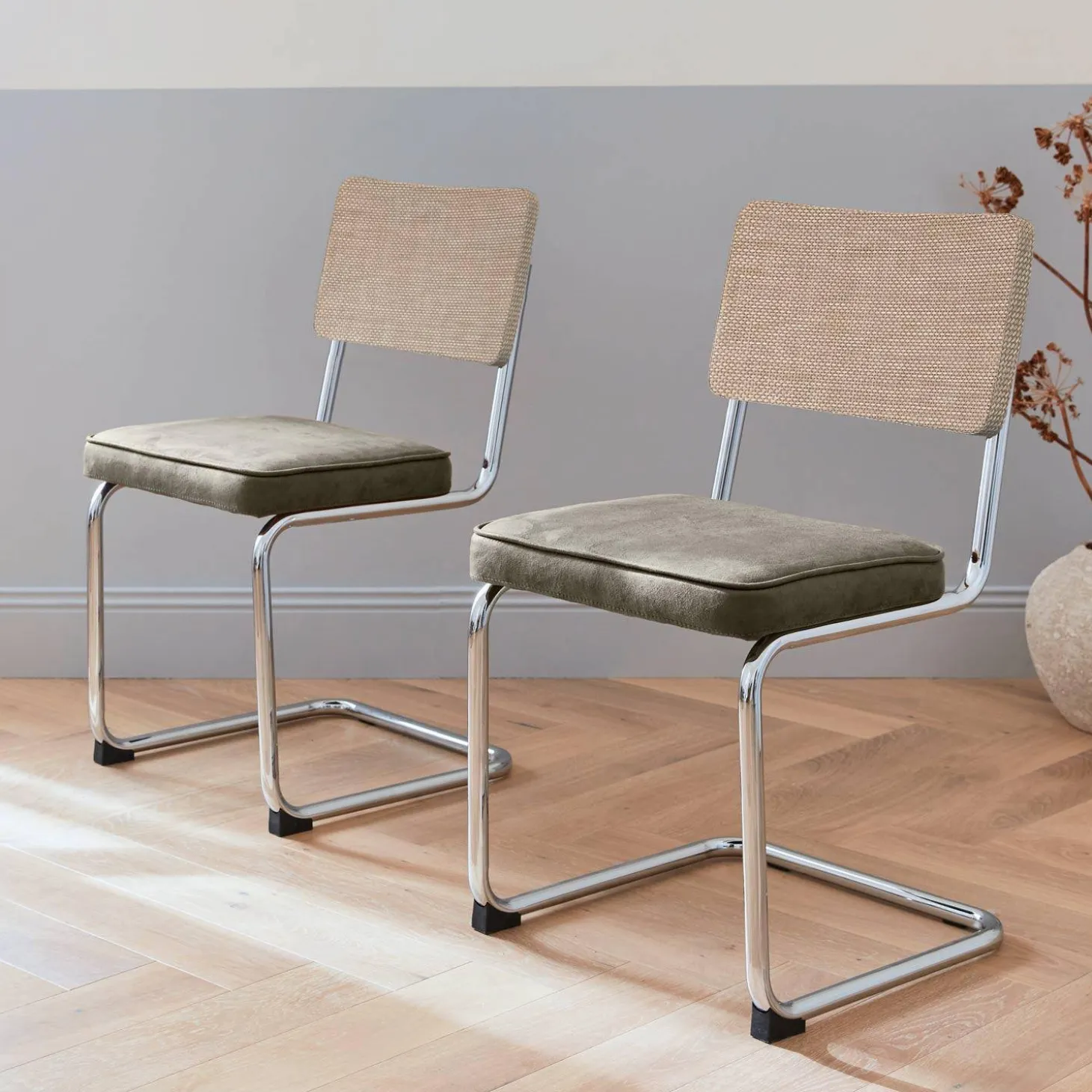 Silla cantilever con respaldo efecto ratán, set de 2