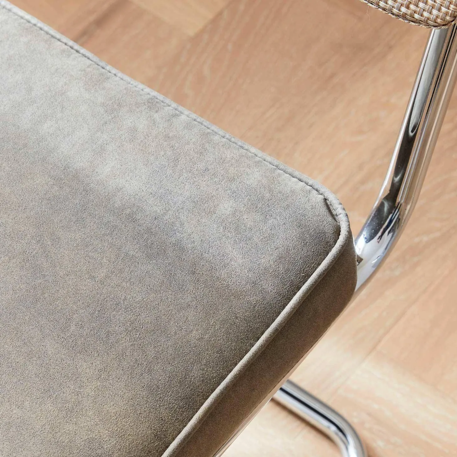 Silla cantilever con respaldo efecto ratán, set de 2