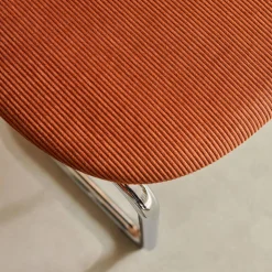 Silla cantilever redondeada de metal, pana y patas cromadas, set de 2