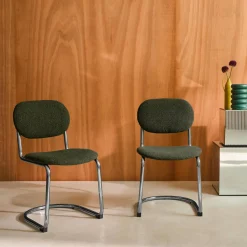 Silla cantilever redondeada de metal, borreguito texturizado y patas cromadas, set de 2