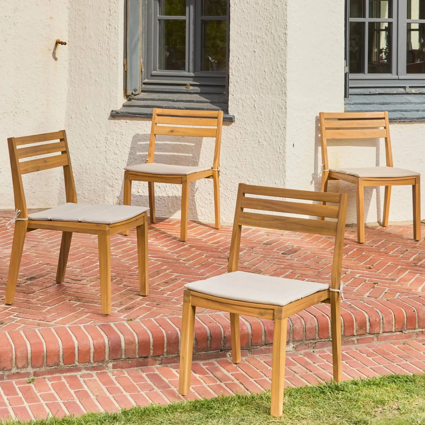 Silla de jardín de madera de acacia con cojín, set de 4