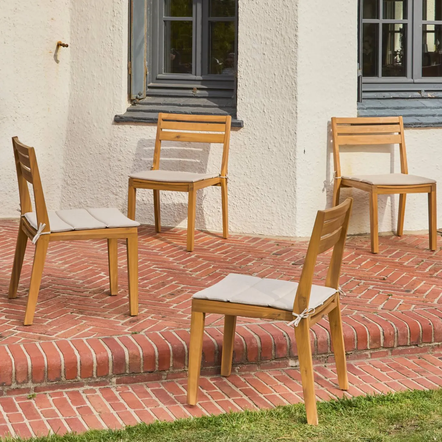 Silla de jardín de madera de acacia con cojín, set de 4