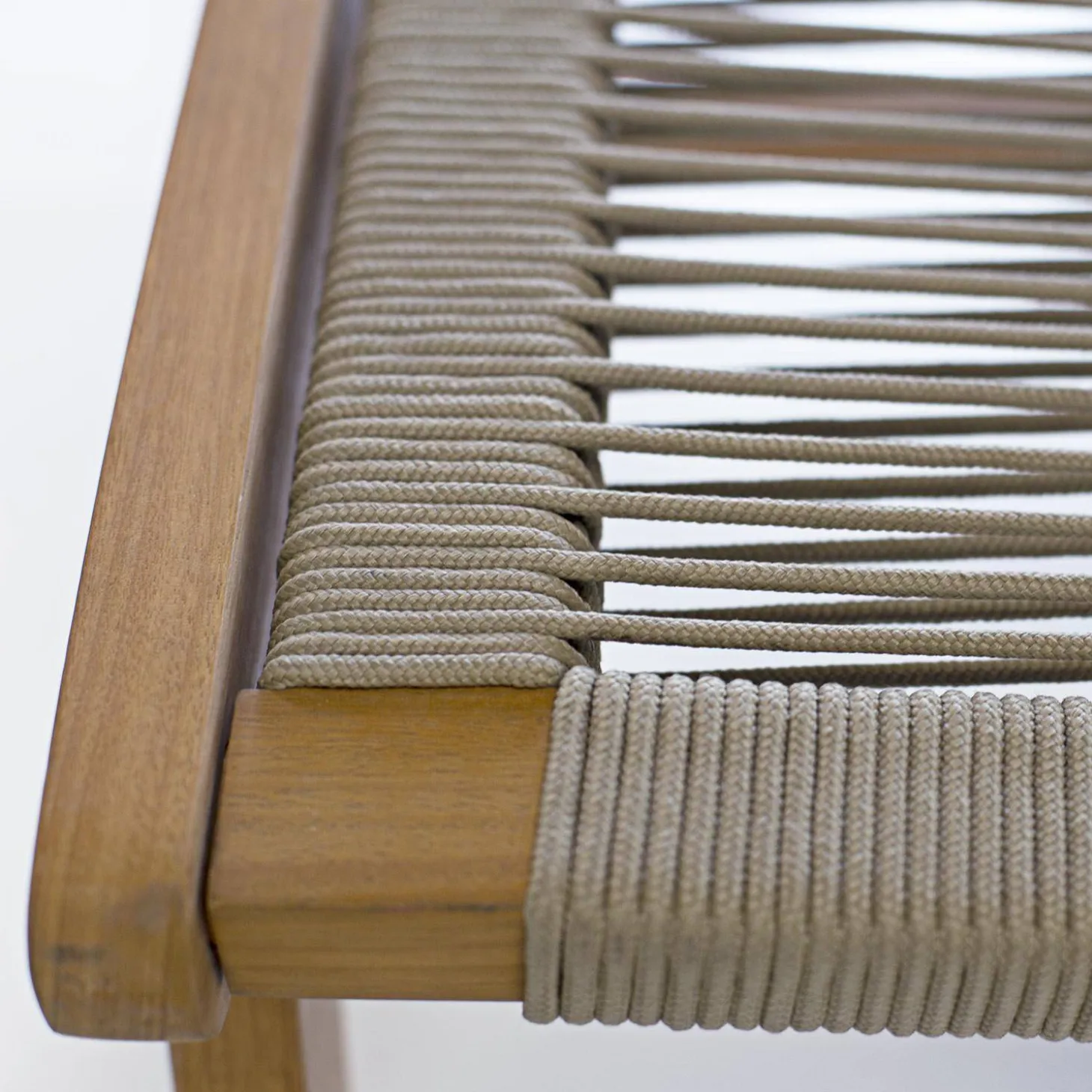 Silla de jardín de madera y cuerda con reposapiés, set de 2