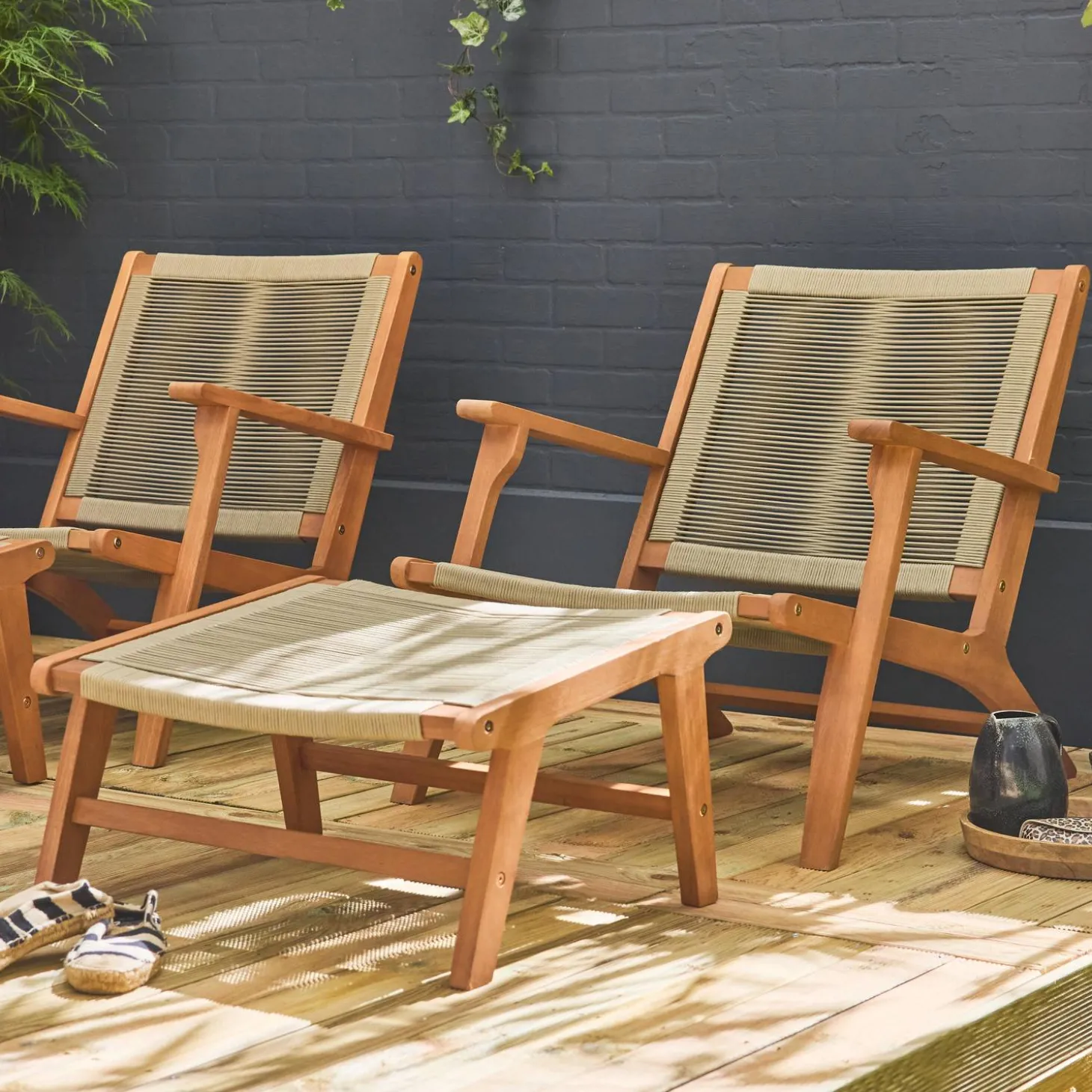 Silla de jardín de madera y cuerda con reposapiés, set de 2