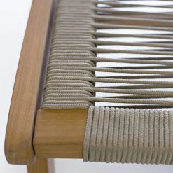 Silla de jardín de madera y cuerda con reposapiés
