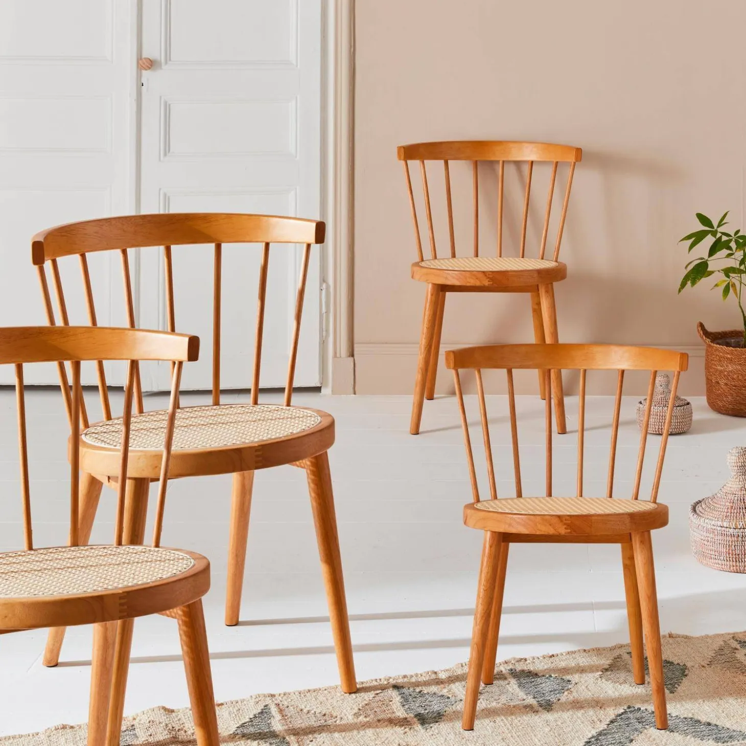 Silla de madera y caña, set de 4