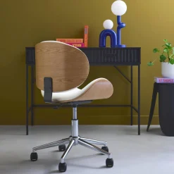 Silla de oficina con ruedas, madera curvada y acabado en polipiel