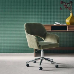 Silla de oficina de pana fina con ruedas y base cromada