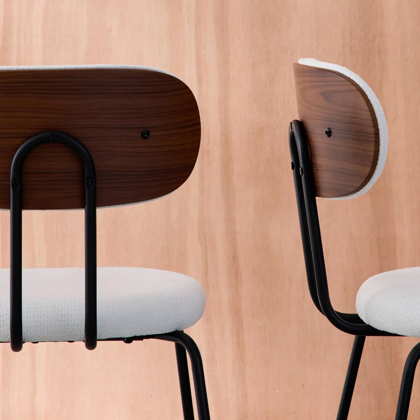 Silla decoración madera curvada teñida nogal y tela repelente al agua, set de 2
