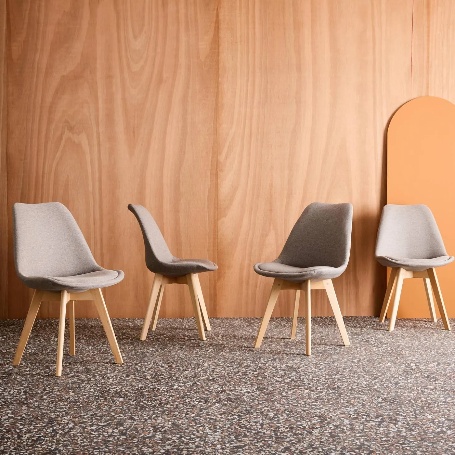 Silla escandinava de madera de haya y tela simple, set de 4
