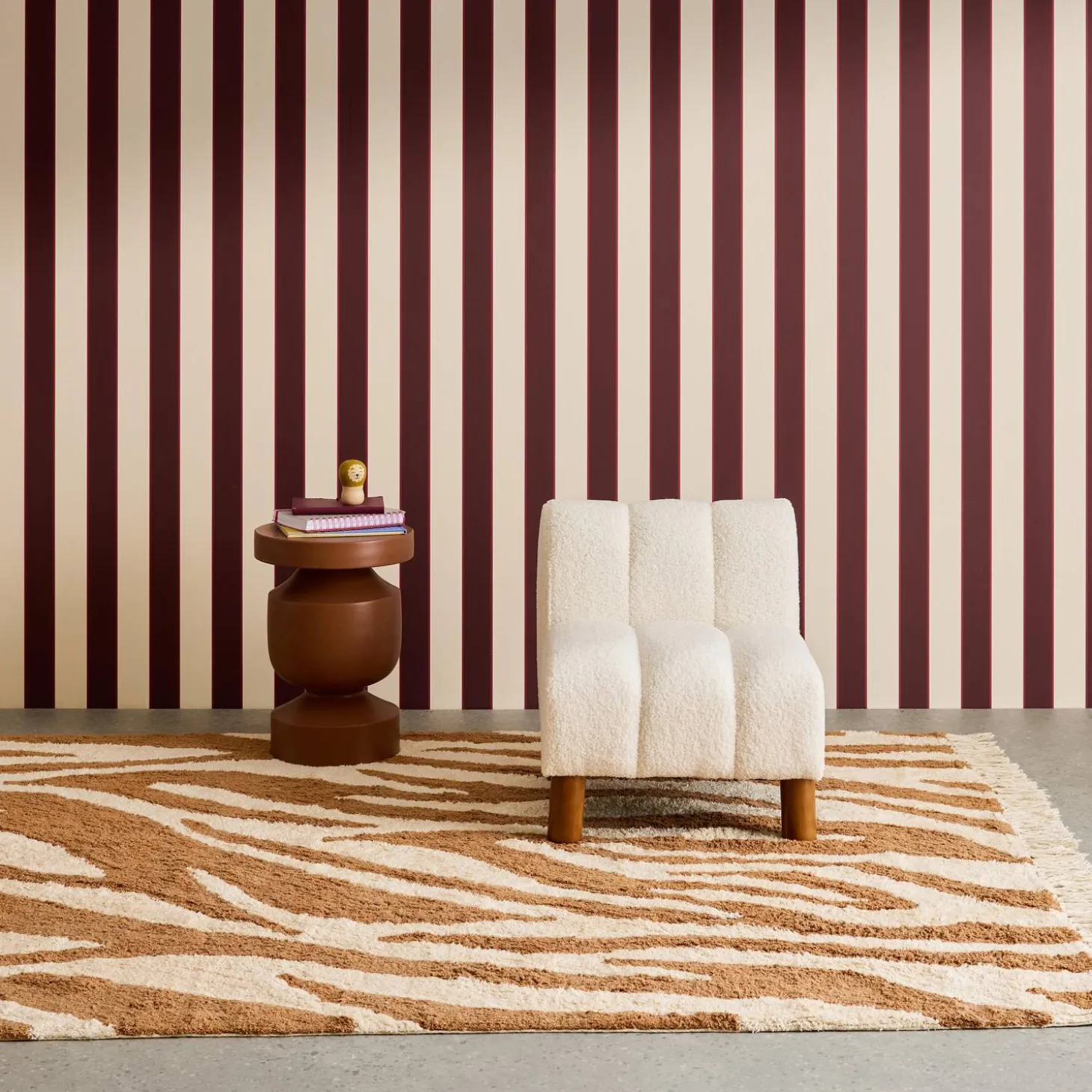 Silla infantil de madera de hevea y borreguito