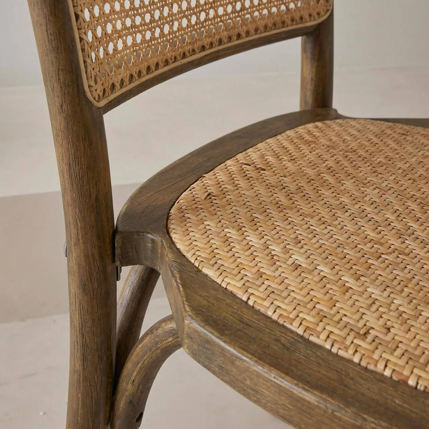 Silla vintage de madera y ratán, set de 2