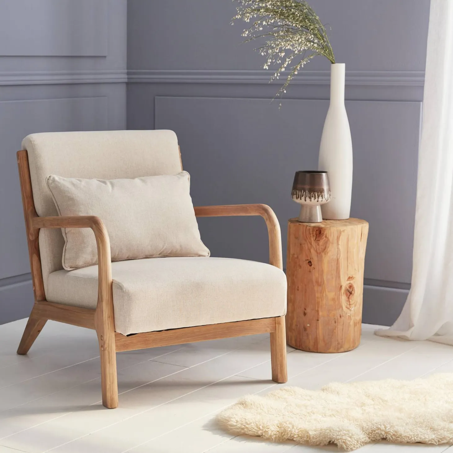 Sillón de diseño de madera y tela