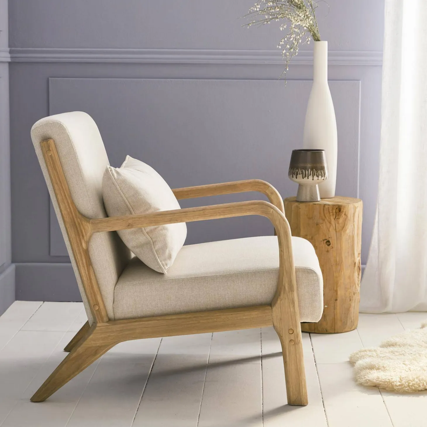Sillón de diseño de madera y tela