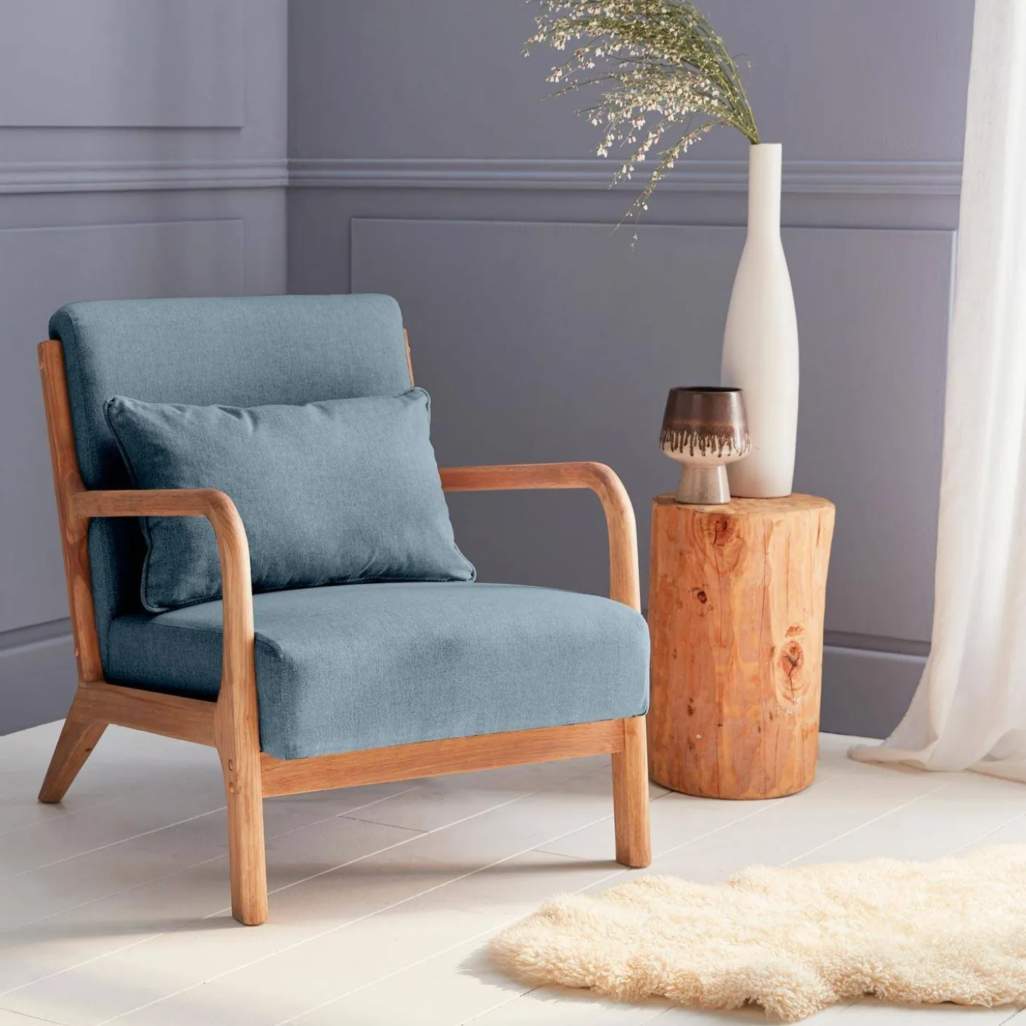 Sillón de diseño de madera y tela