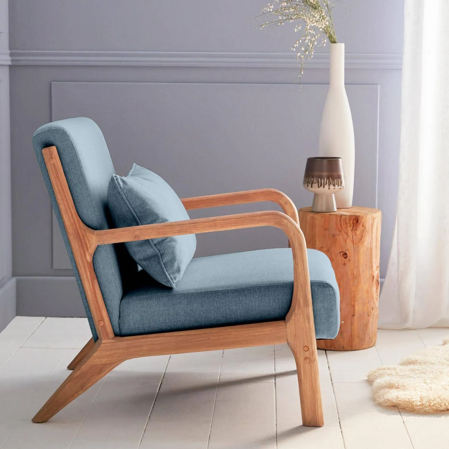 Sillón de diseño de madera y tela