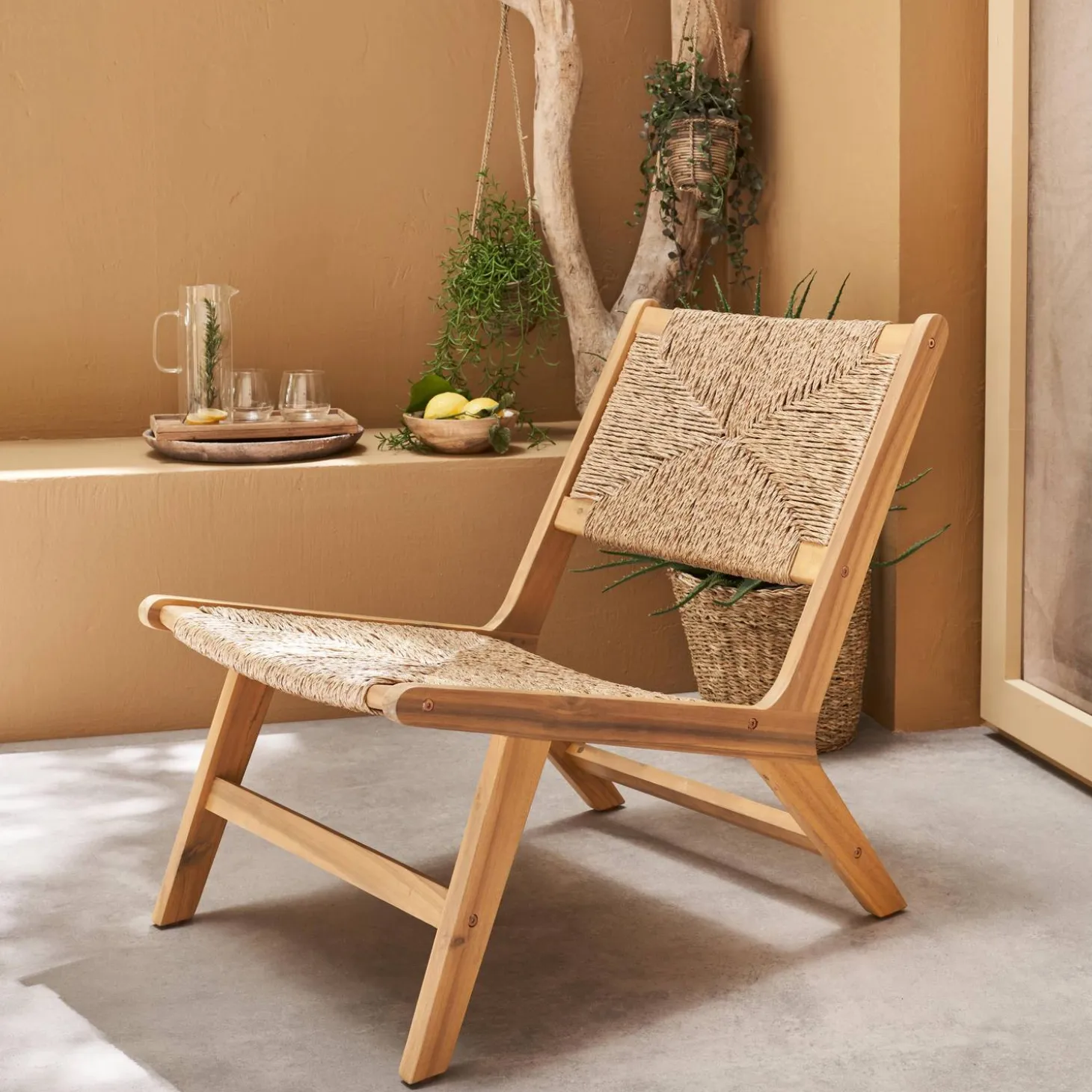 Sillón de jardín de madera y resina efecto paja
