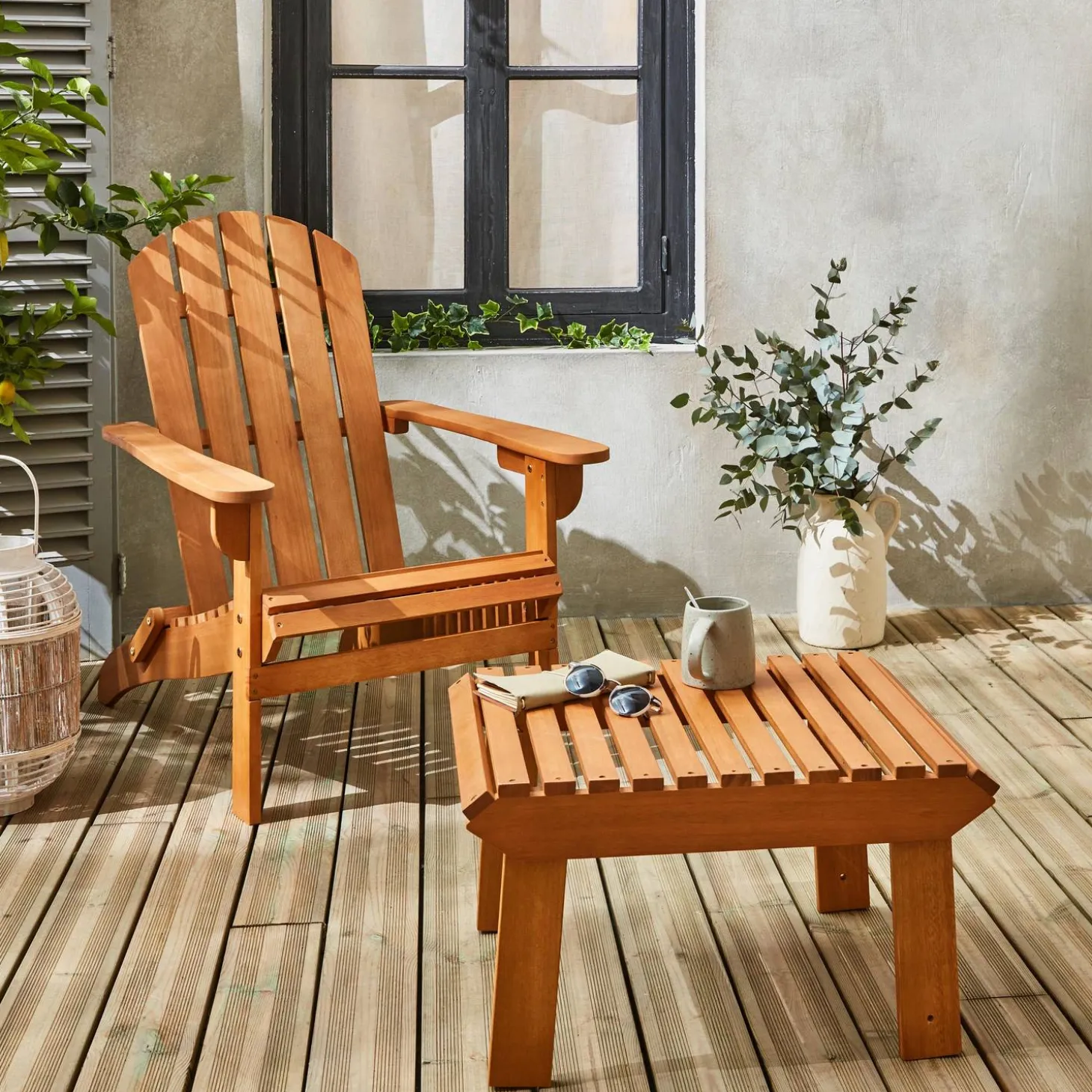Sillón de jardín y mesa de centro con patas de madera