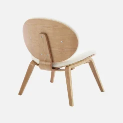 Sillón de madera curvada y borreguito