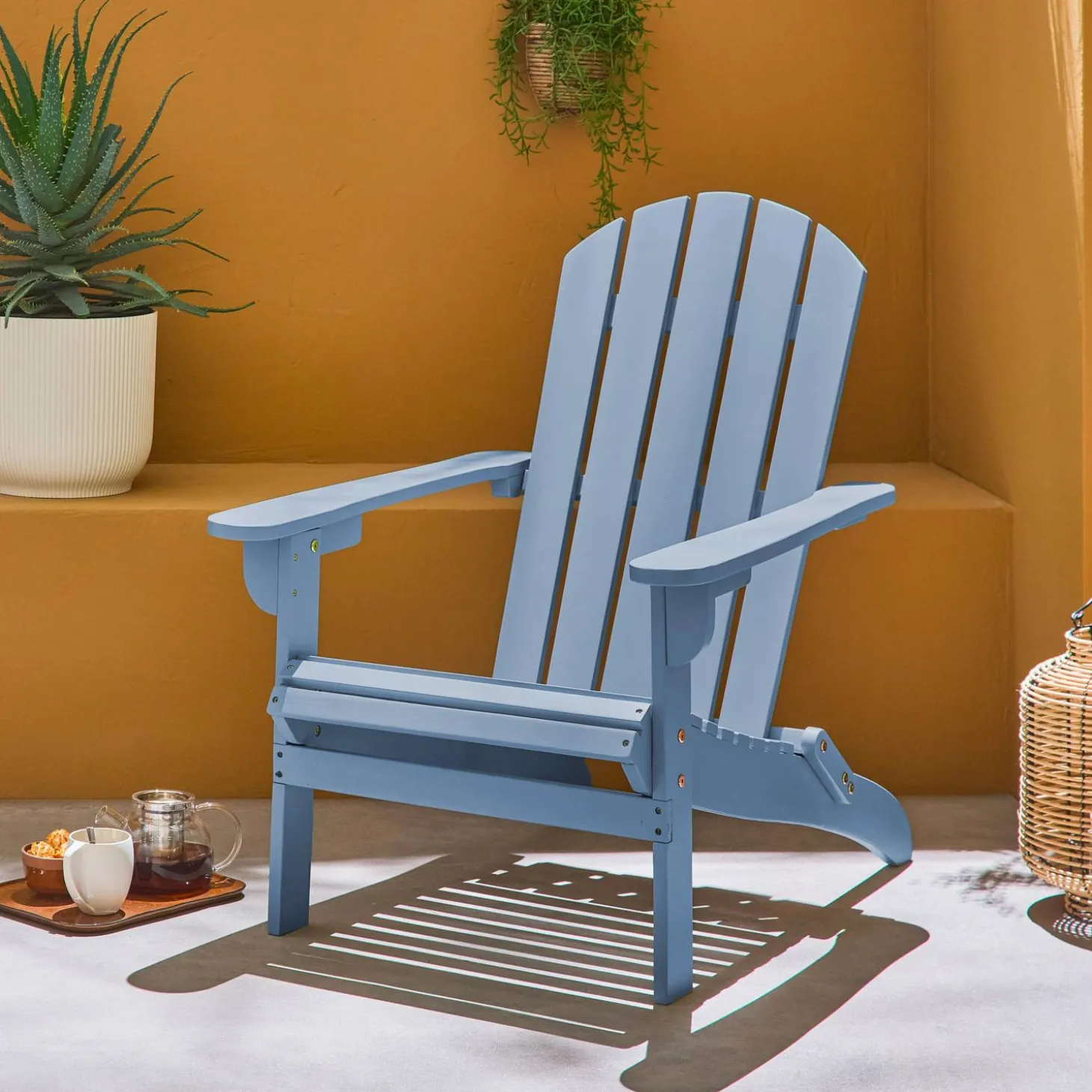 Sillón de madera de acacia con reposabrazos