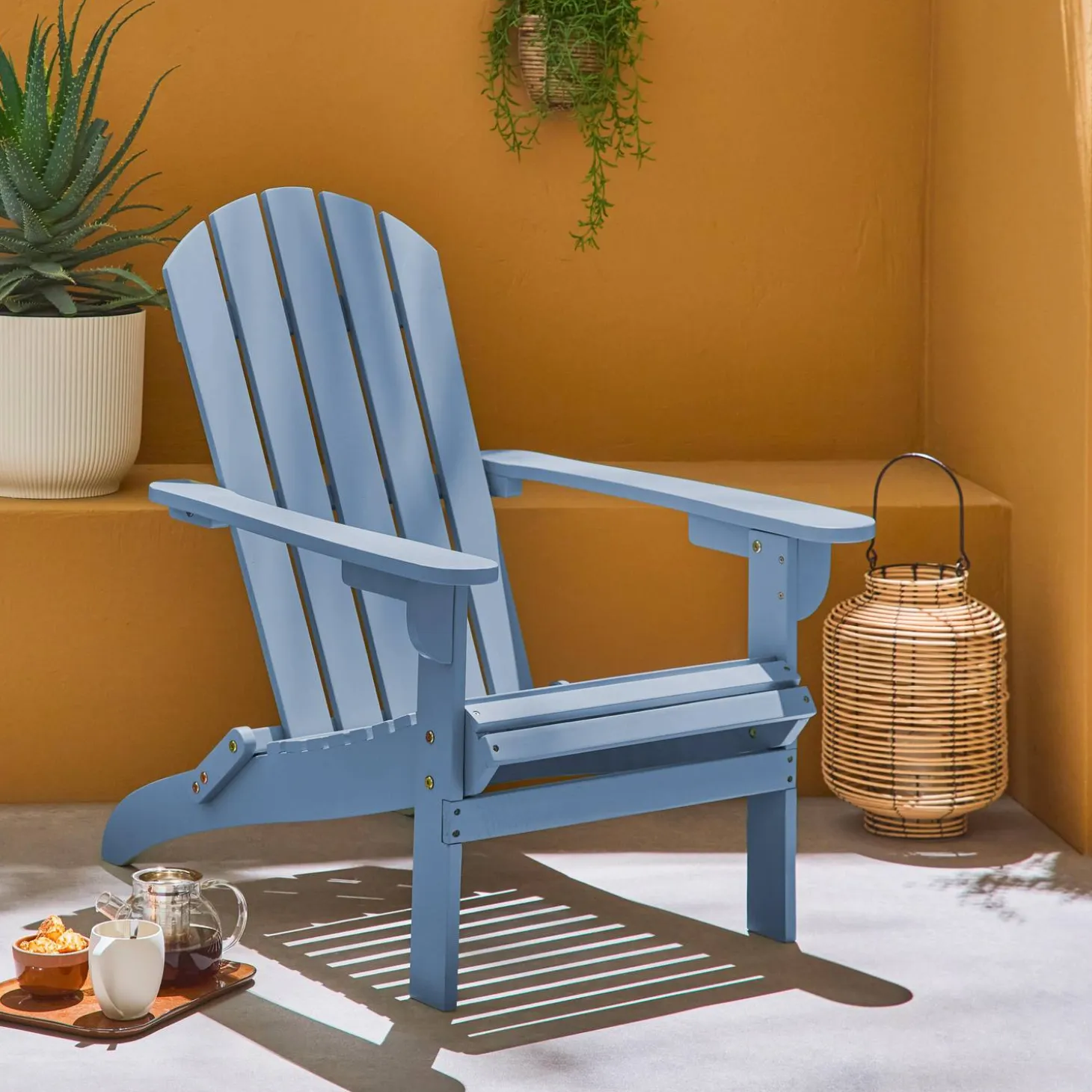 Sillón de madera de acacia con reposabrazos