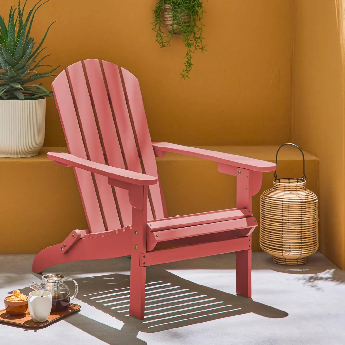Sillón de madera de acacia con reposabrazos