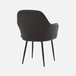 Sillón de pana con patas de metal negro mate