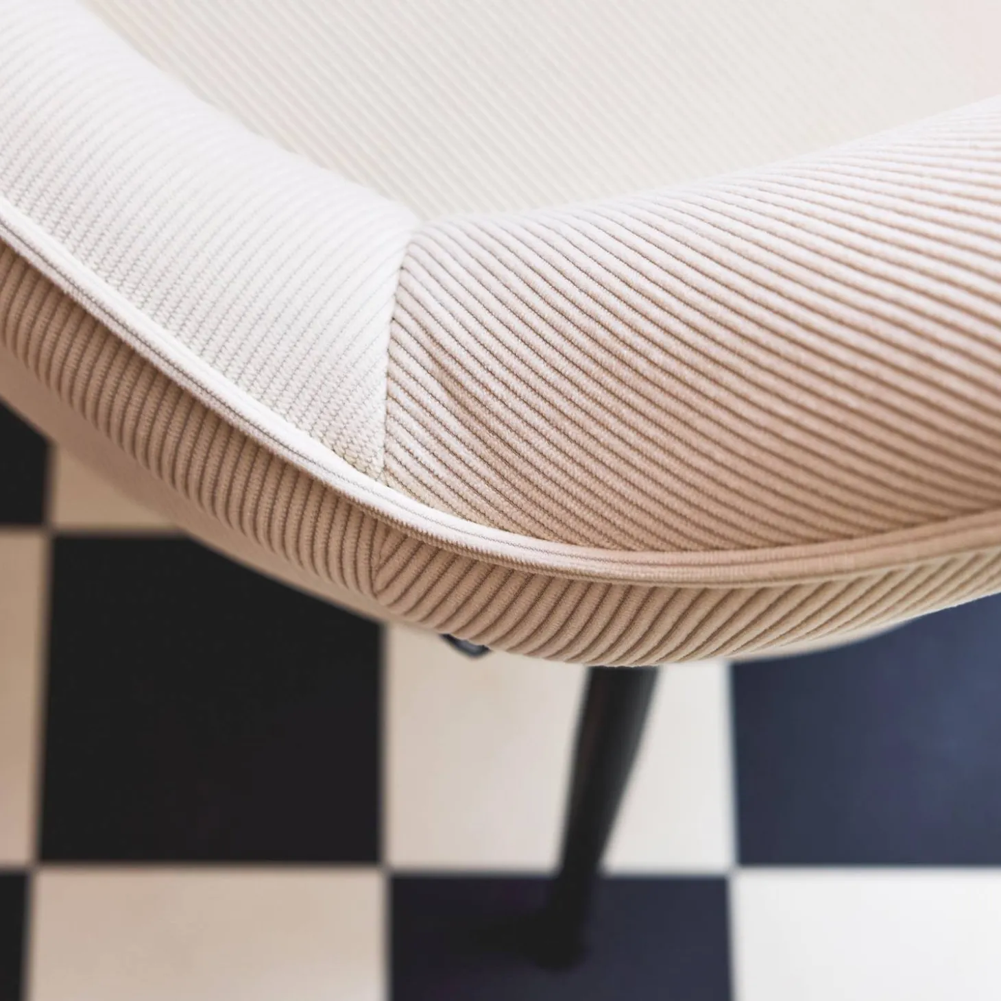Sillón de pana con patas de metal negro mate, set de 2
