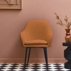Sillón de pana con patas de metal negro mate