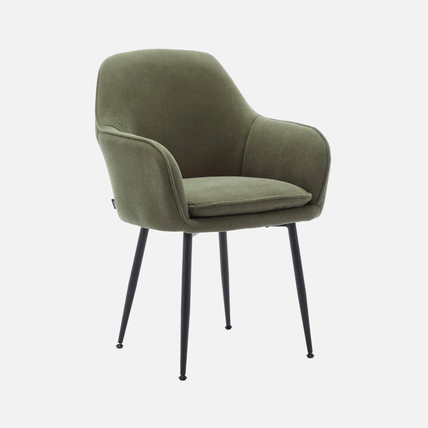 Sillón de pana con patas de metal negro mate