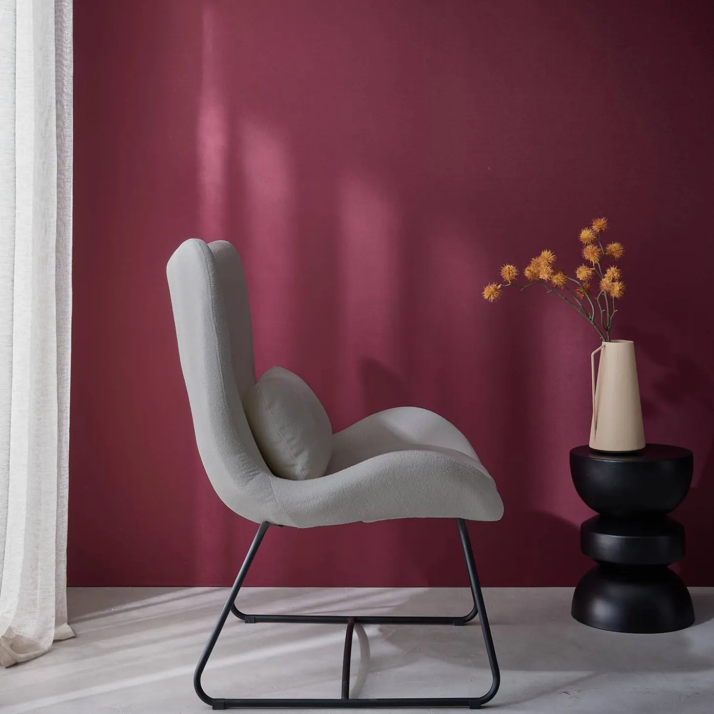Sillón de tela con cojín