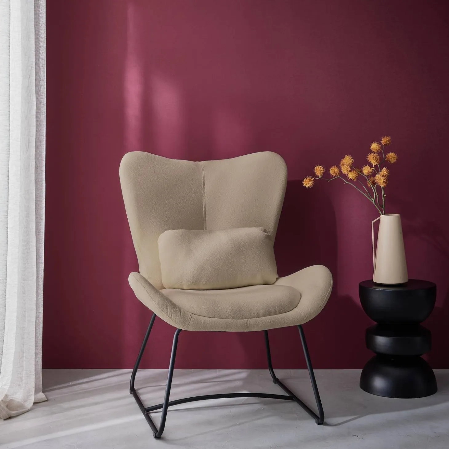 Sillón de tela con cojín