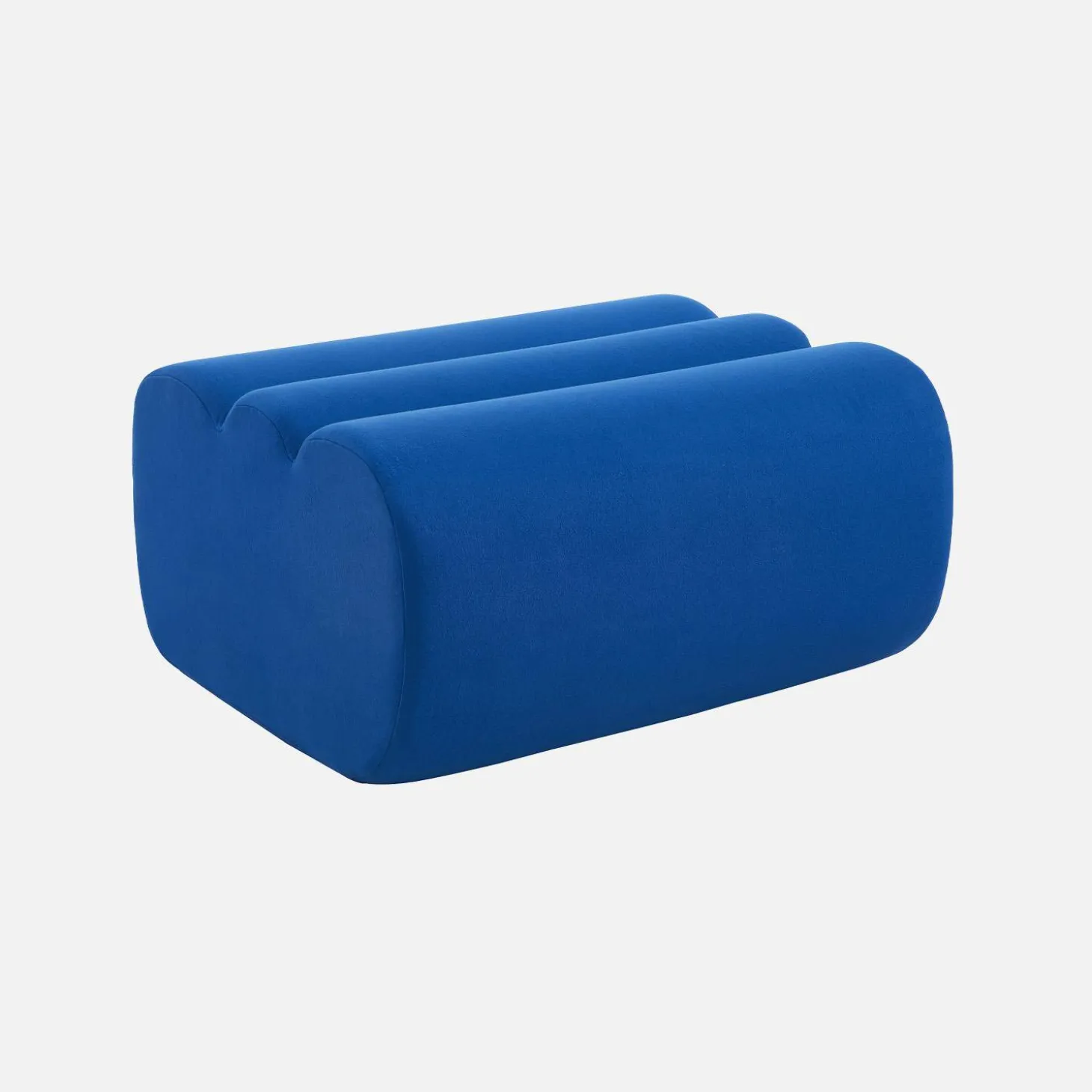 Sillón de tela con reposapiés