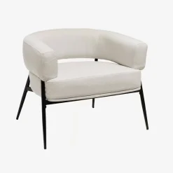 Sillón de tela con respaldo curvo y patas de metal
