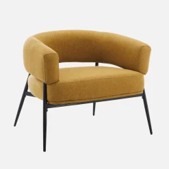 Sillón de tela con respaldo curvo y patas de metal