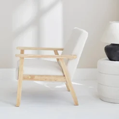Sillón escandinavo de borreguito y madera de hevea