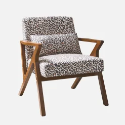 Sillón escandinavo de madera de hevea y estampado de leopardo