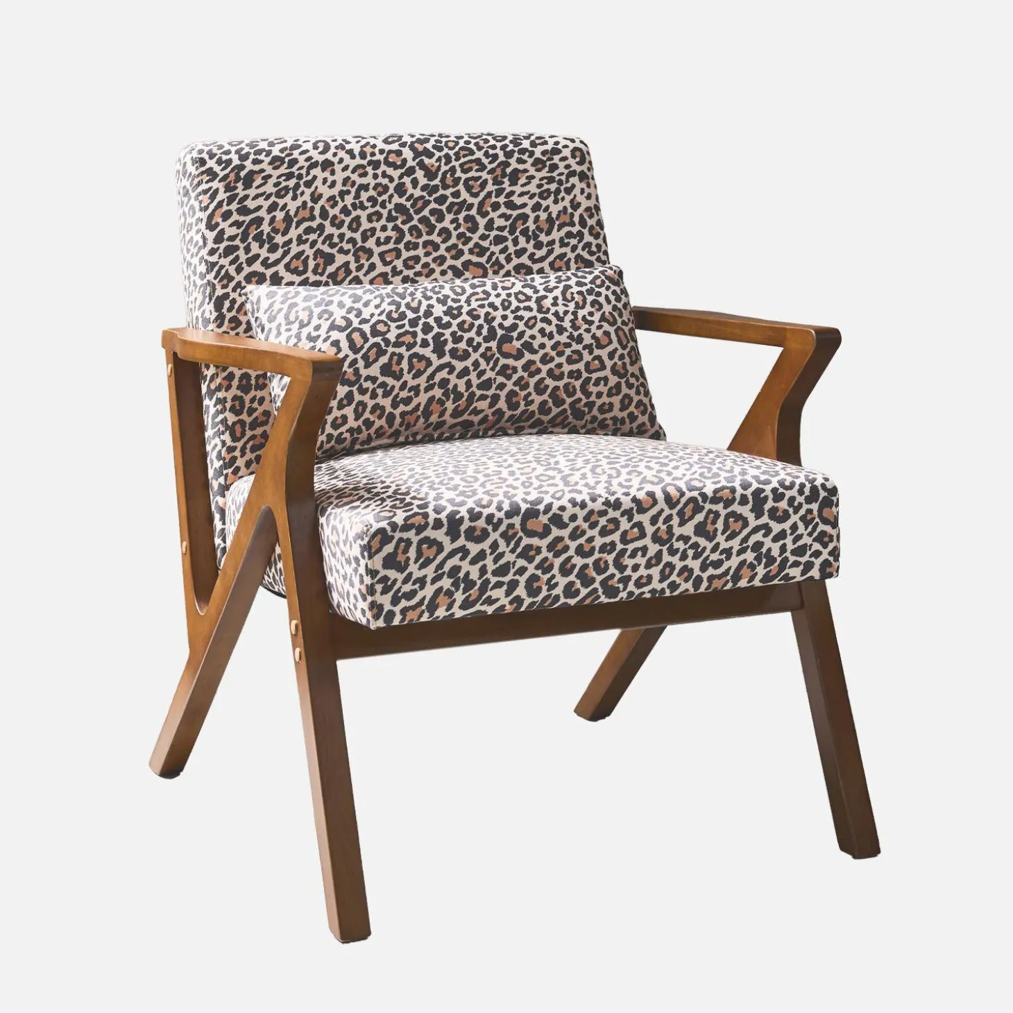 Sillón escandinavo de madera de hevea y estampado de leopardo
