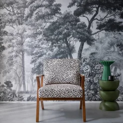 Sillón escandinavo de madera de hevea y estampado de leopardo