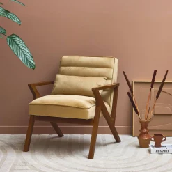 Sillón escandinavo de madera de hevea y terciopelo