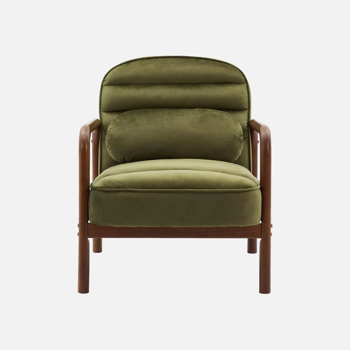 Sillón escandinavo de madera de hevea teñida de nogal y tela de terciopelo