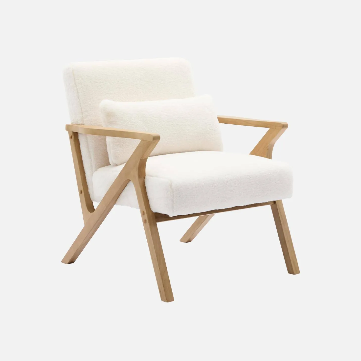 Sillón escandinavo de madera de hevea y efecto pelo sintético
