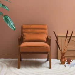 Sillón escandinavo de madera de hevea y terciopelo