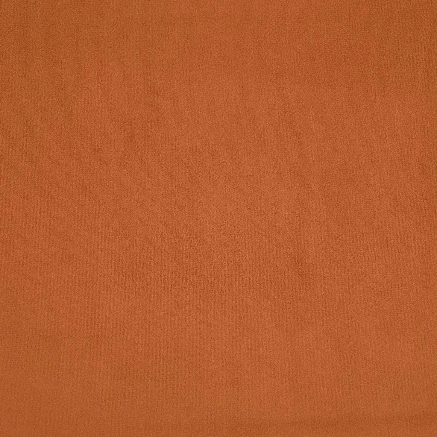 Sillón escandinavo de madera de hevea y terciopelo
