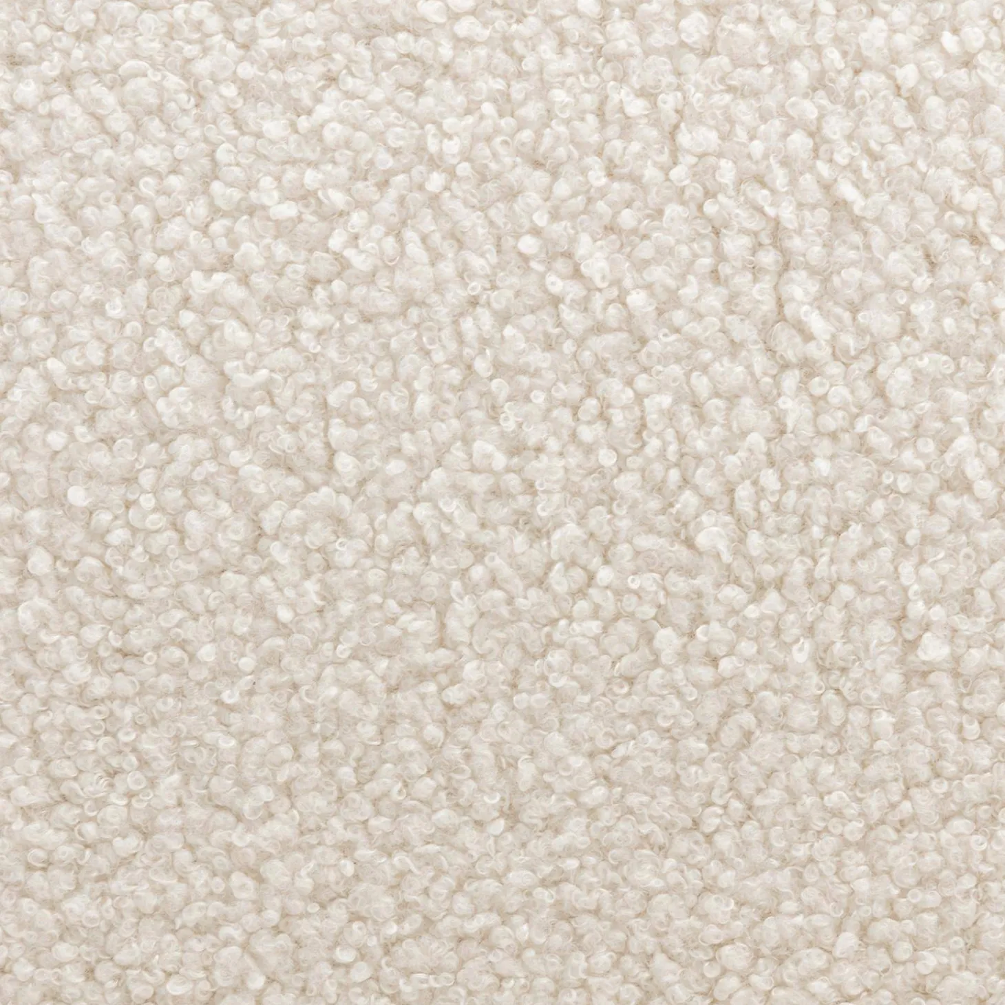 Sillón escandinavo de madera de hevea en tejido borreguito