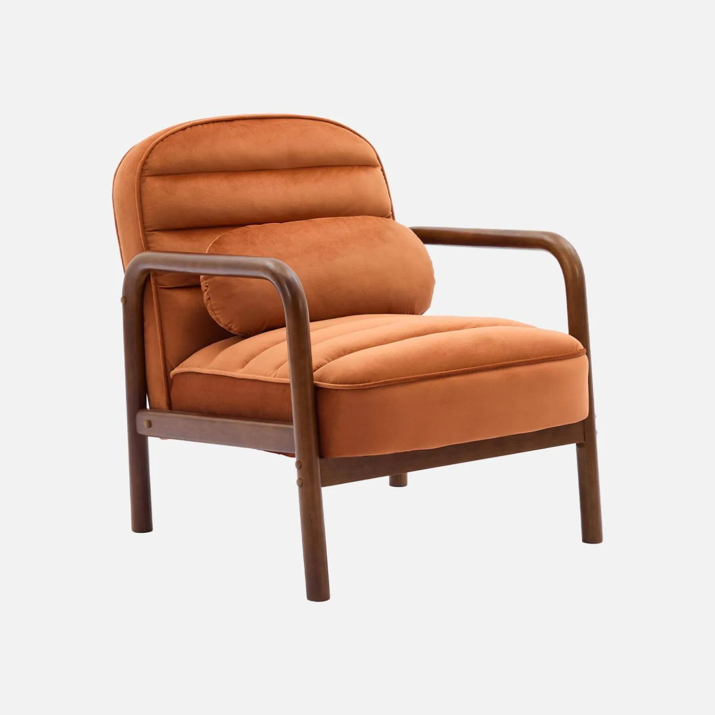 Sillón escandinavo de madera de hevea teñida de nogal y tela de terciopelo